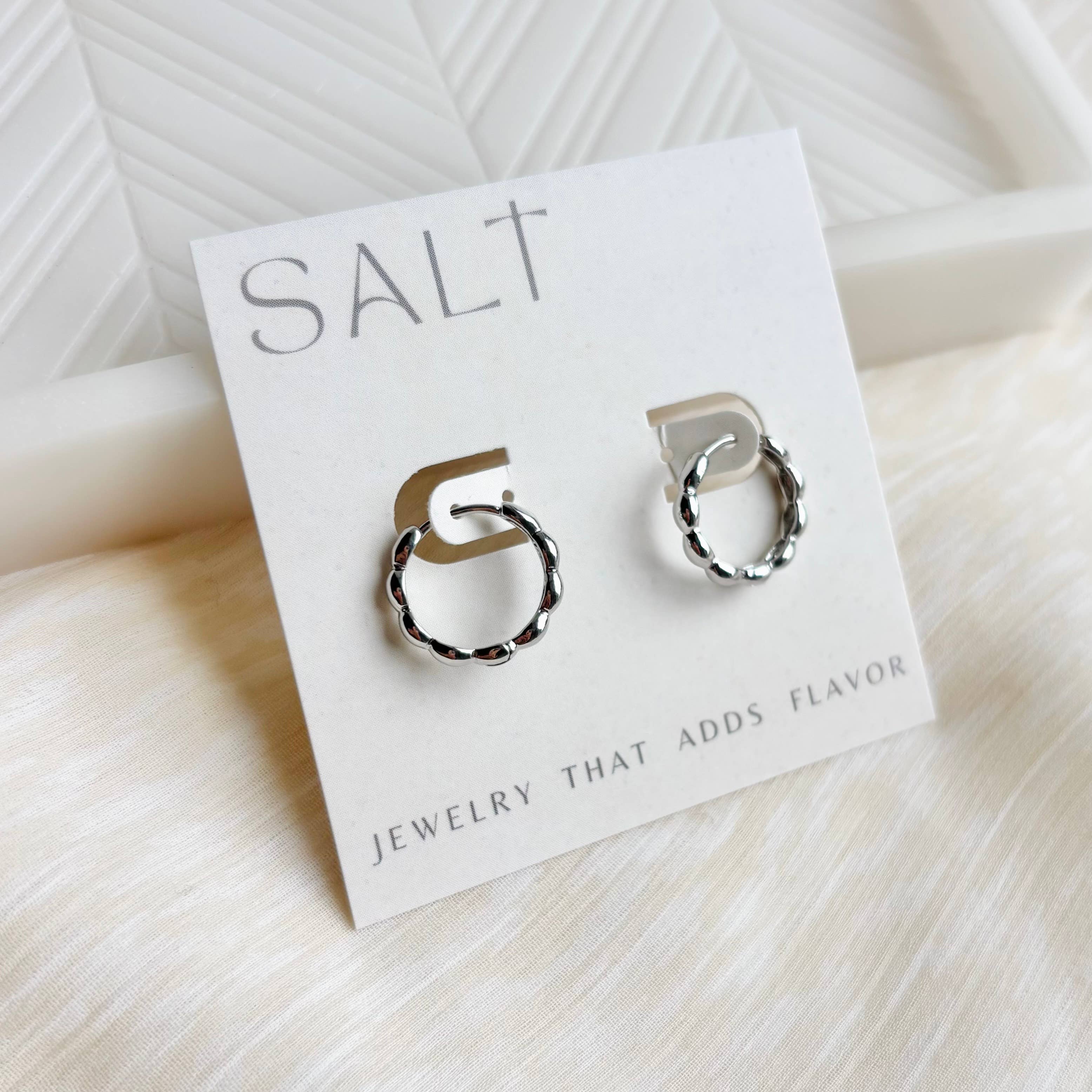 WAVY HOOP EARRINGS | silver rhodium
